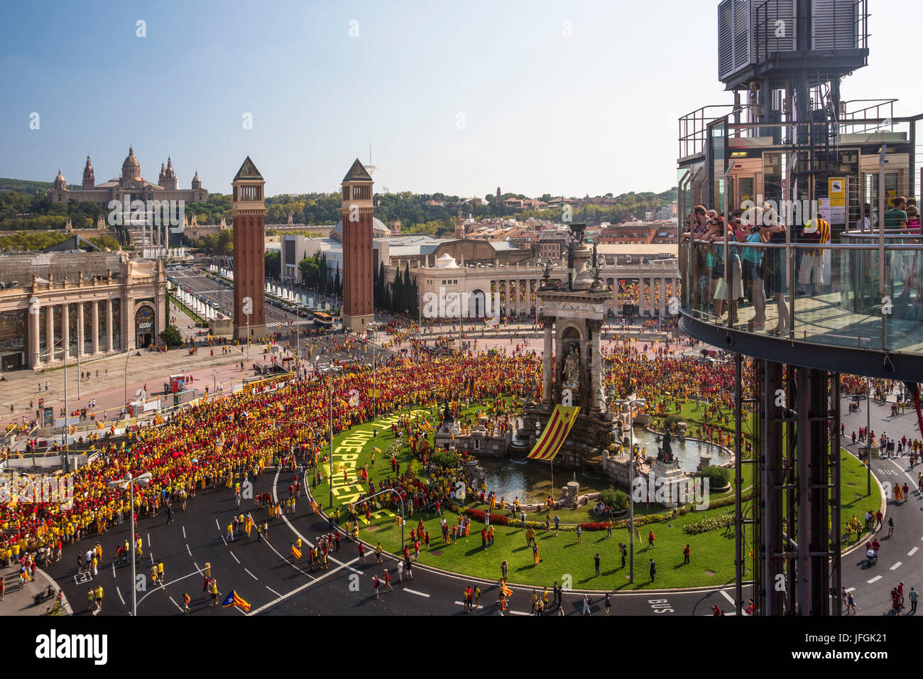 L'Espagne, la Catalogne, la ville de Barcelone, Espagne, la Plaça d'Espanya, La colline de Montjuich, Célébration 2014, les droits de l'Diada drapeau catalan Banque D'Images