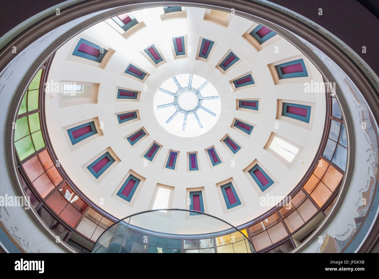 L'Angleterre, dans le Yorkshire, Scarborough, Scarborough Museum, Musée Vue de l'intérieur du dôme au plafond Banque D'Images