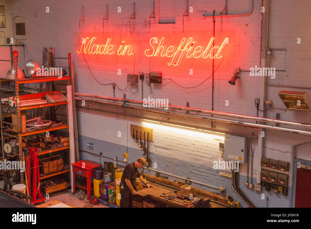 L'Angleterre, dans le Yorkshire, à Sheffield, Kelham Island Museum, vue de l'Atelier Industriel Sign Banque D'Images