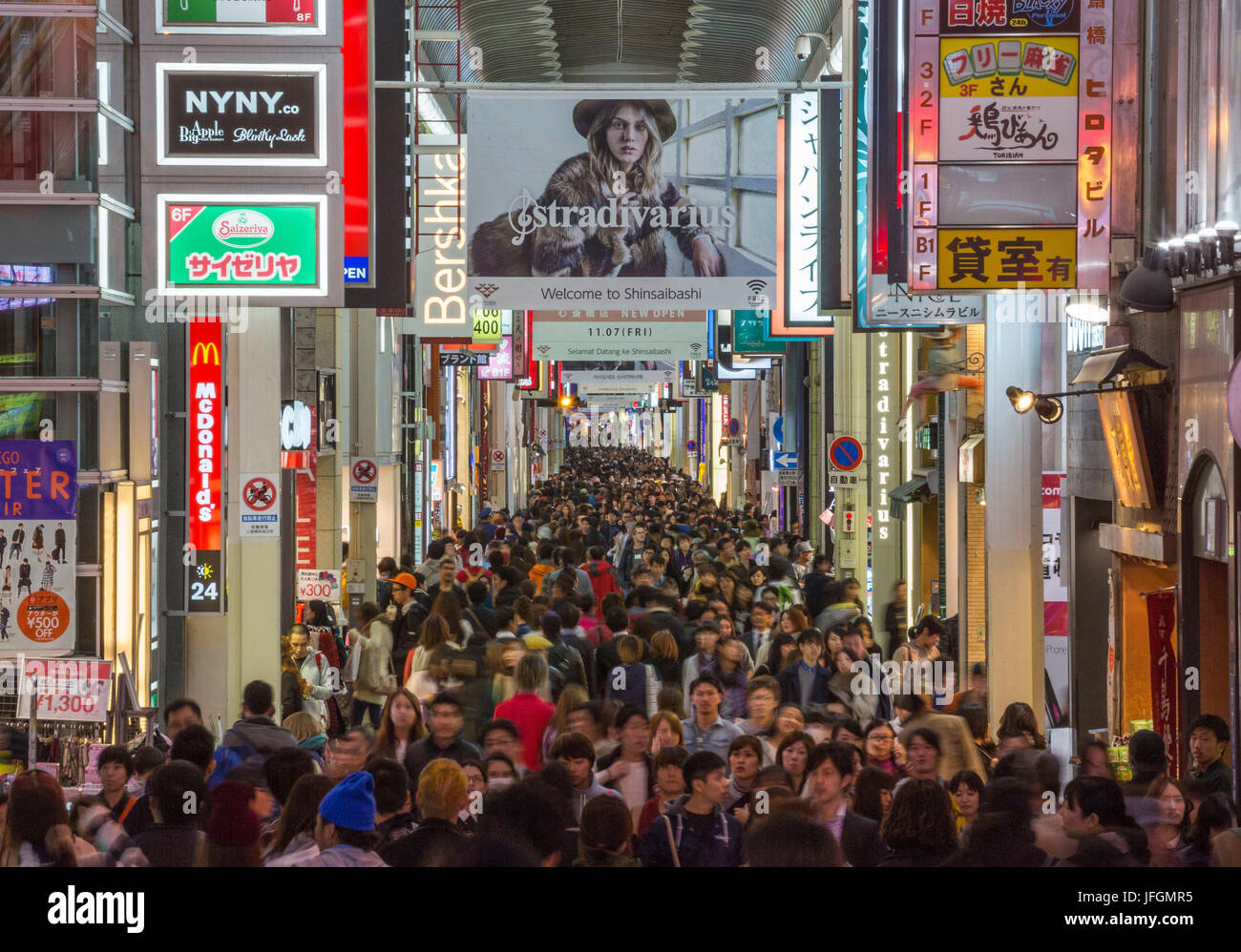 Le Japon, Kansai, Osaka City, près de la station de Namba Dotombori, shopping street Banque D'Images