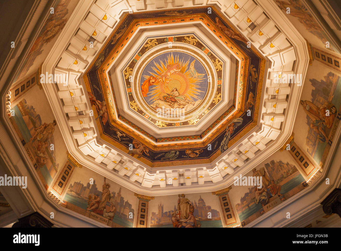 La Chine, Shanghai, le Bund, Shanghai Pudong Development Bank (anciennement la Banque HSBC), mosaïque de plafond présentant des signes du Zodiaque Banque D'Images