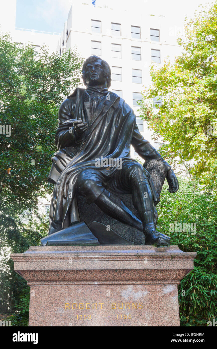 L'Angleterre, Londres, Whitehall, Victoria Embankment Gardens, de la Statue de Robert Burns "Robbie" Banque D'Images