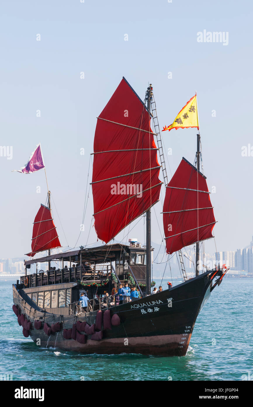 La Chine, Hong Kong, l'Aqua Luna Junk Banque D'Images