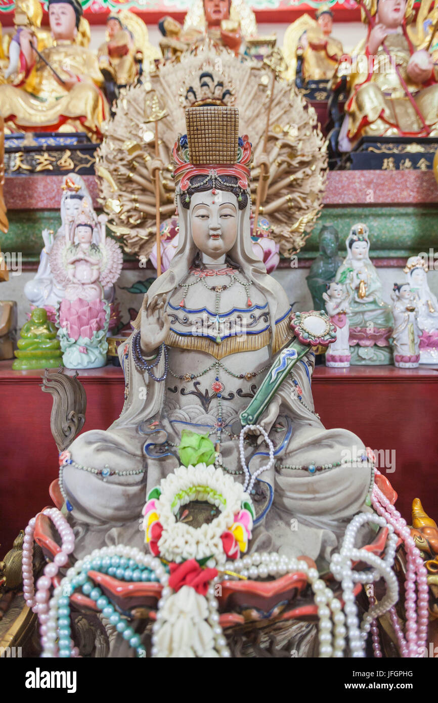 Thaïlande, Bangkok, Khaosan Road, Wat Chana Songhram, statues bouddhiques Banque D'Images