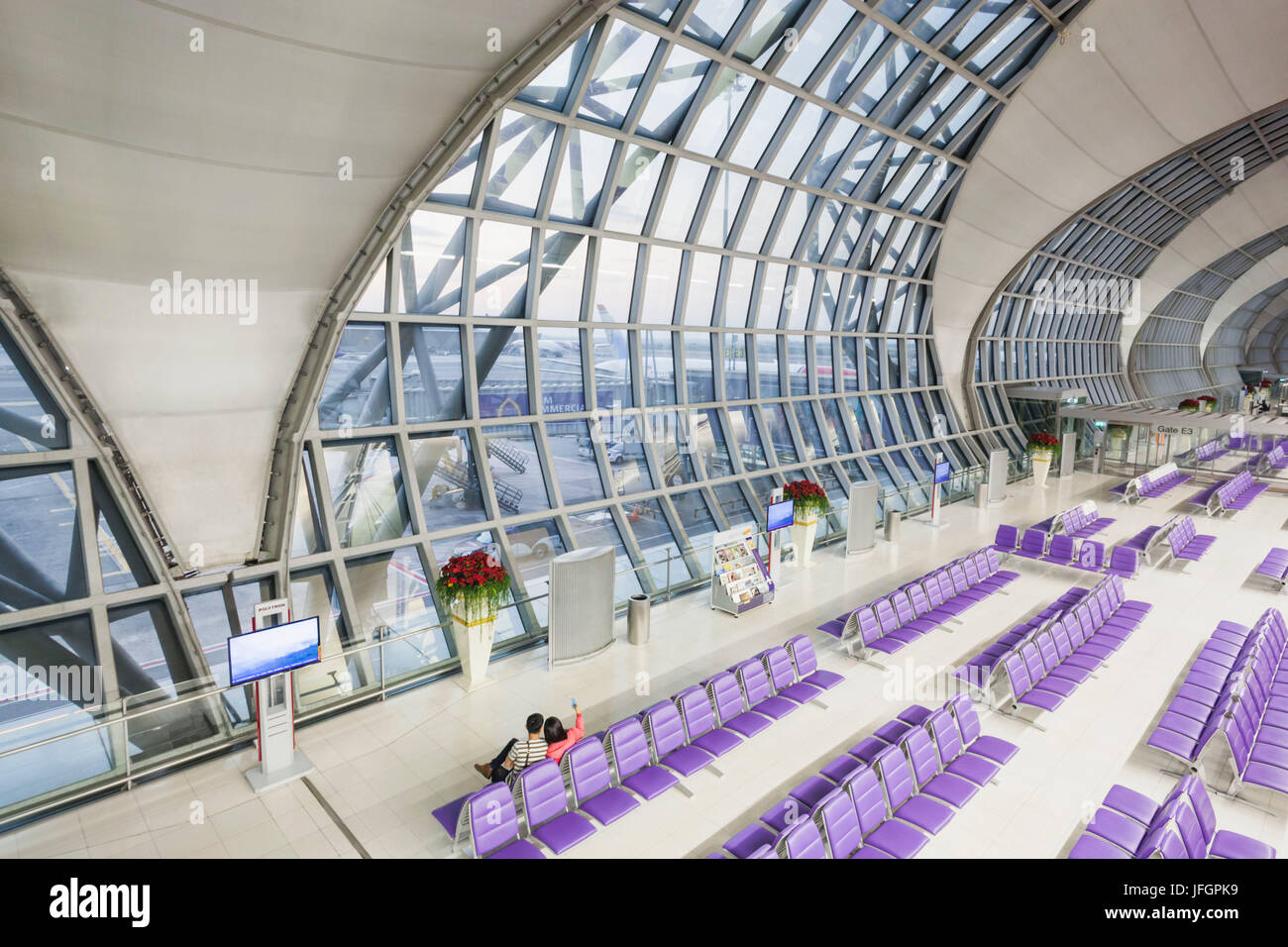 Thaïlande, Bangkok, Suvarnabhumi Airport, zone de départ de l'aire publique Banque D'Images