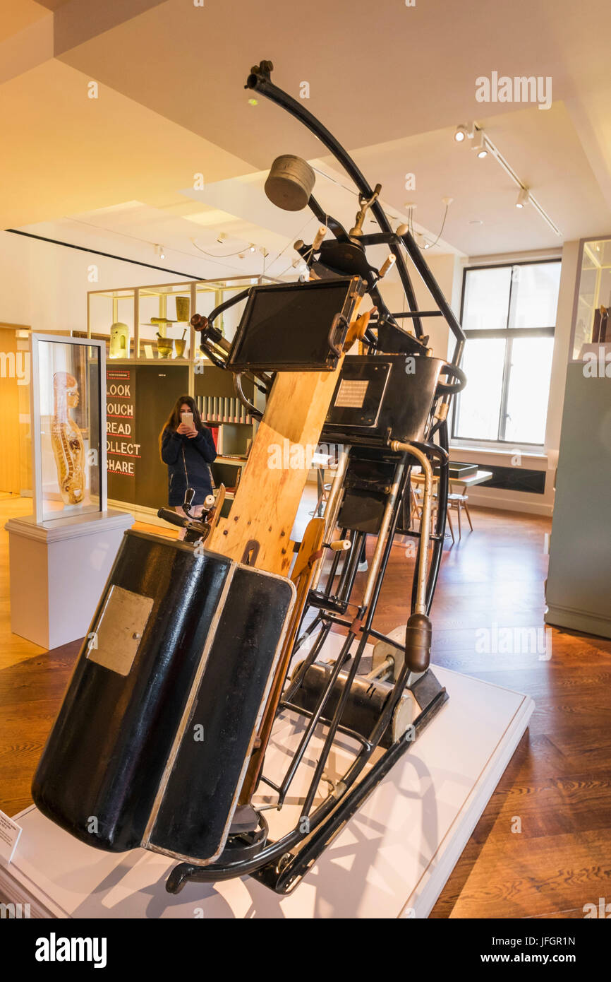 L'Angleterre, Londres, The Wellcome Collection, la salle de lecture, Pohl Omniskop Allemand X-ray Machine datée du 1925 Banque D'Images