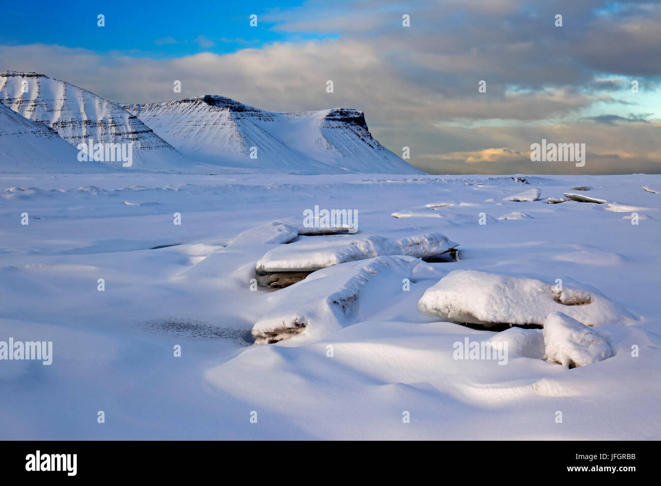 L'Islande, fjords de l'ouest, paysage d'hiver dans le Dyrafjördur Pingeyri fermer Banque D'Images