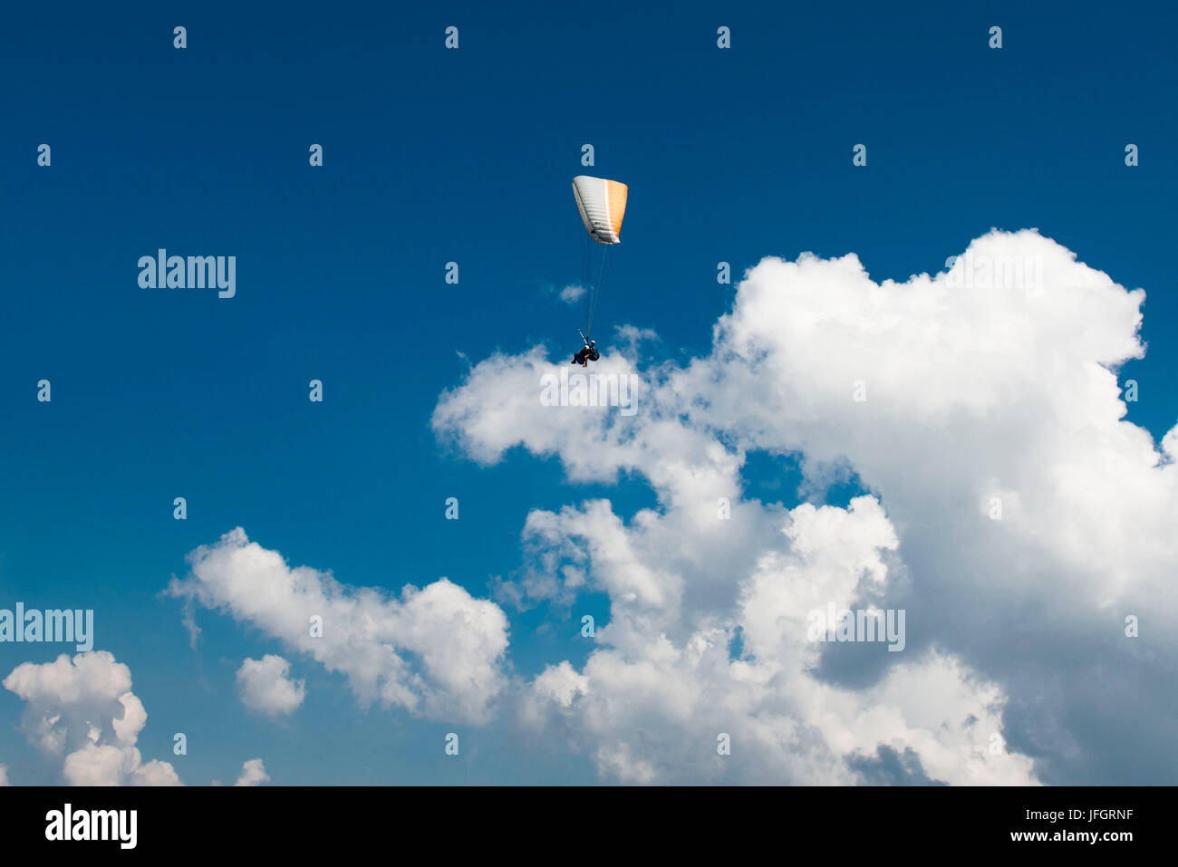 Parapente Tandem à propos de Garmisch-Partenkirchen, photo aérienne, Bavarois, Allemagne Banque D'Images