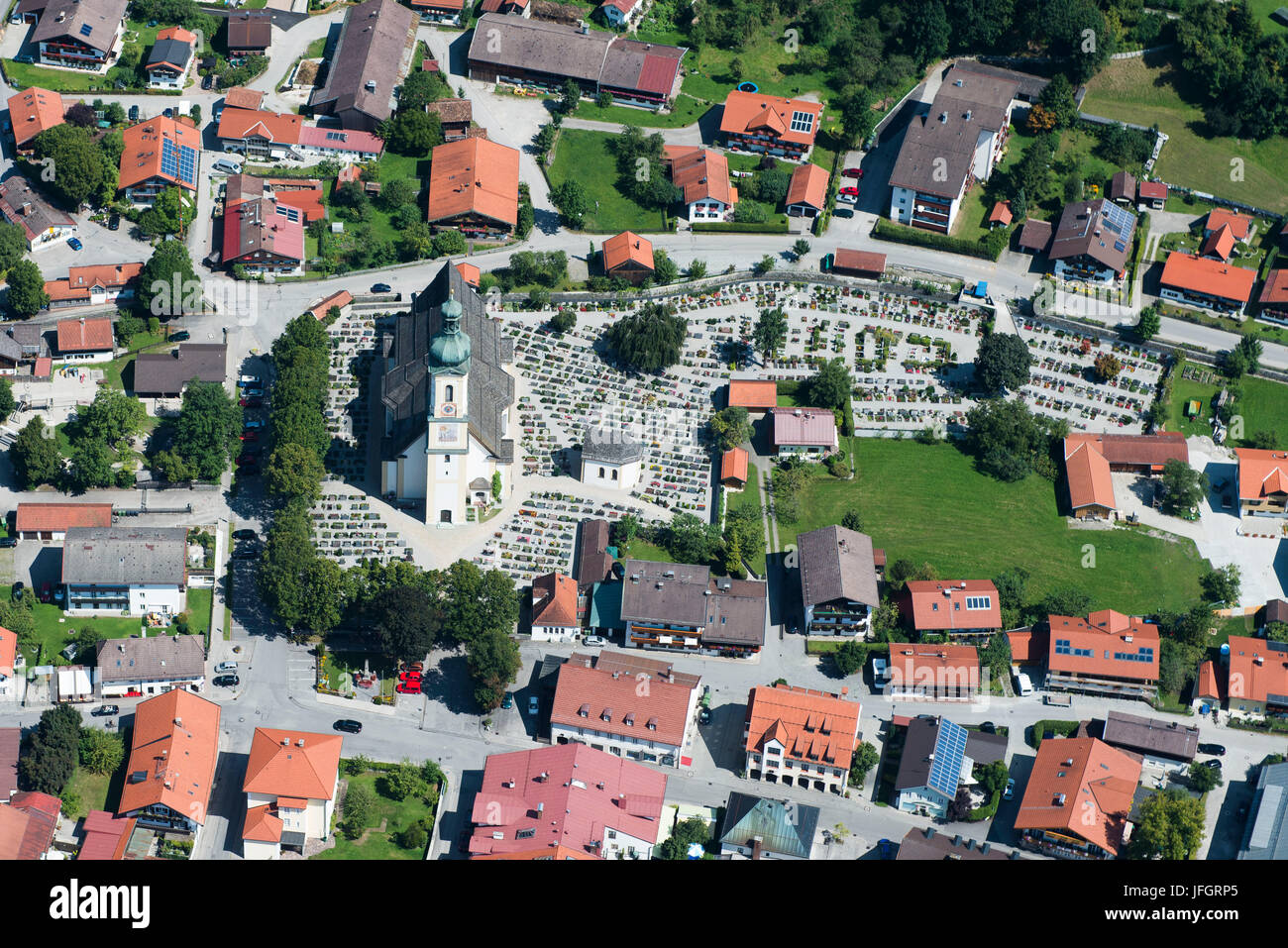Bad Tölz dans la vallée de l'Isar, photo aérienne, hautes-alpes bavaroises, Bavière, Allemagne Banque D'Images