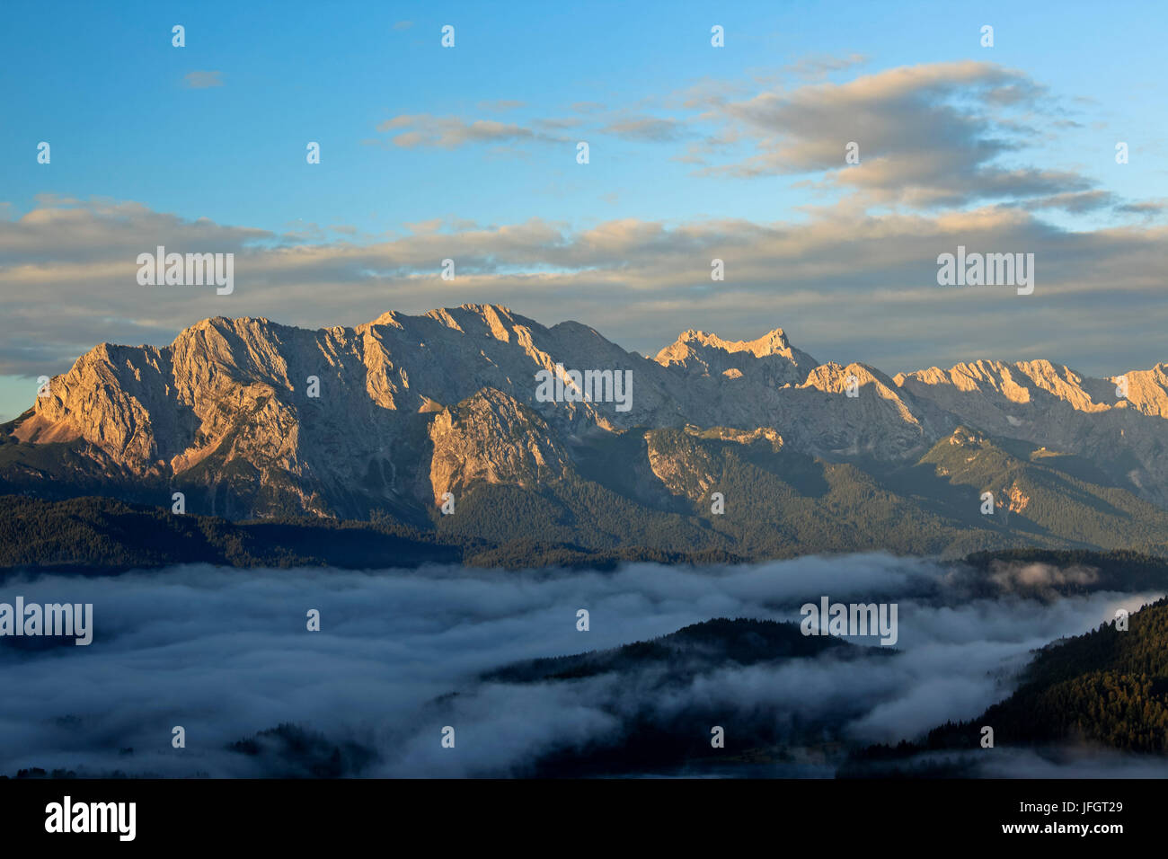 Allemagne, Berlin, Werdenfelser Land, Krepelschrofen Krepelschrofen, vue sur les montagnes de Wetterstein, à point, Wettersteinwand Dreitorspitz Leutascher, Partenkirchener Dreitorspitz, gamme Wetterstein Banque D'Images