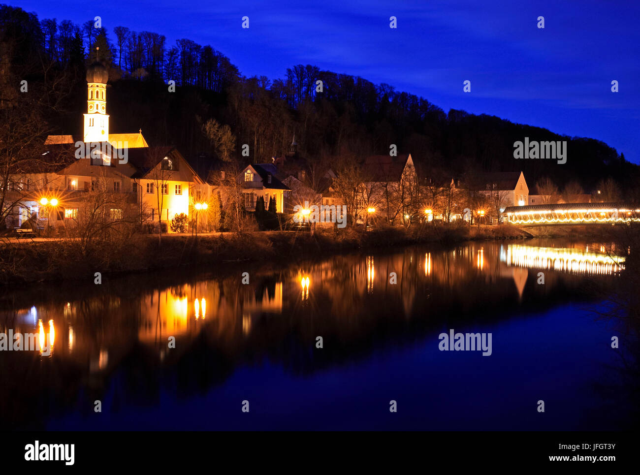 Allemagne, Berlin, contreforts des Alpes, le pays, le district de Tölzer conseil loup-maison, Wolfratshausen, Loisach Banque D'Images
