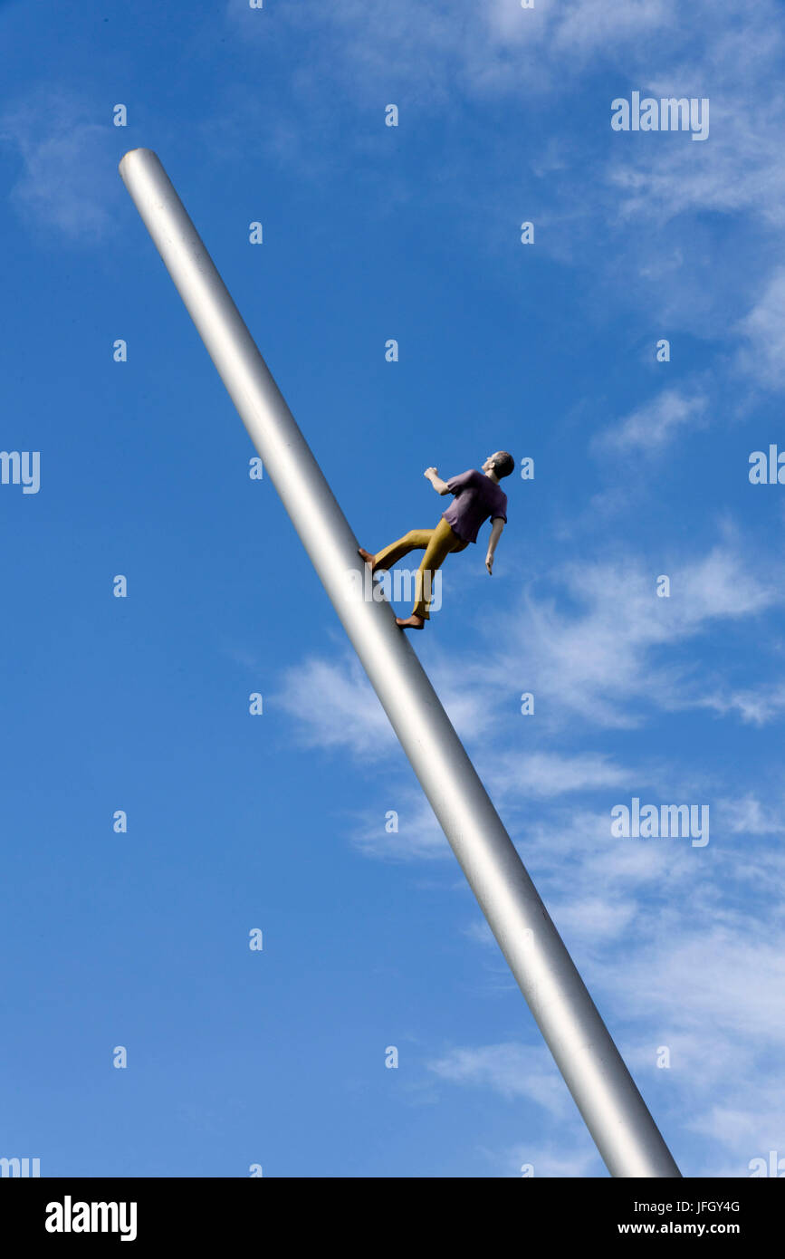 Pièce d'art Documenta Himmelsstürmer en face de la gare la gare centrale, Kassel, Hessen, Allemagne Banque D'Images