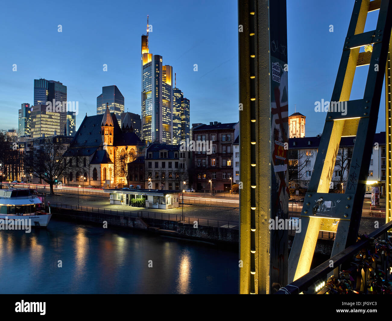 Skyline Francfort sur le Main, dusk Banque D'Images