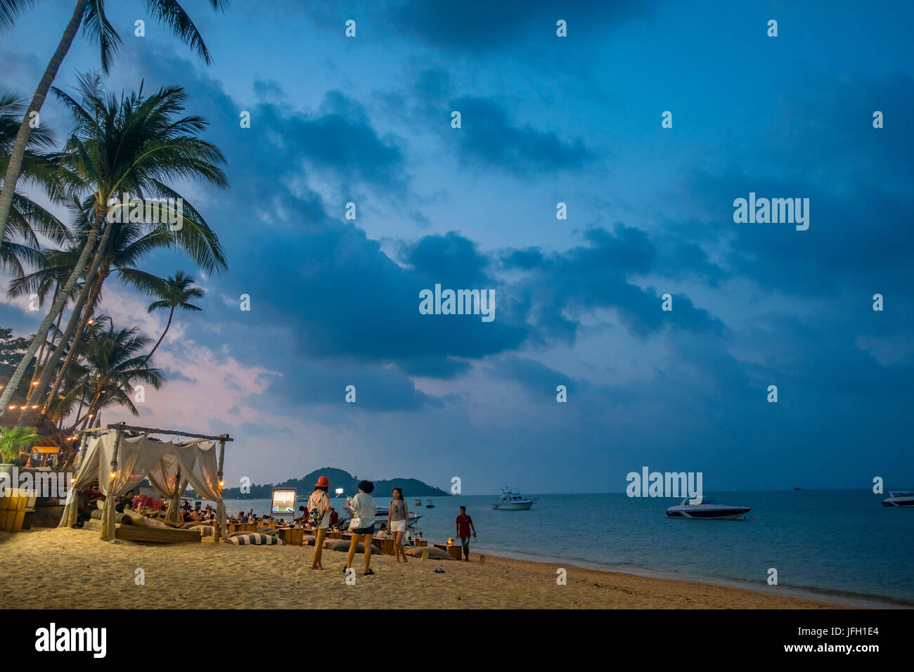 Bar de plage, les touristes sur la plage, Bo Phut Beach, île de Ko Samui, Thaïlande, Asie Banque D'Images