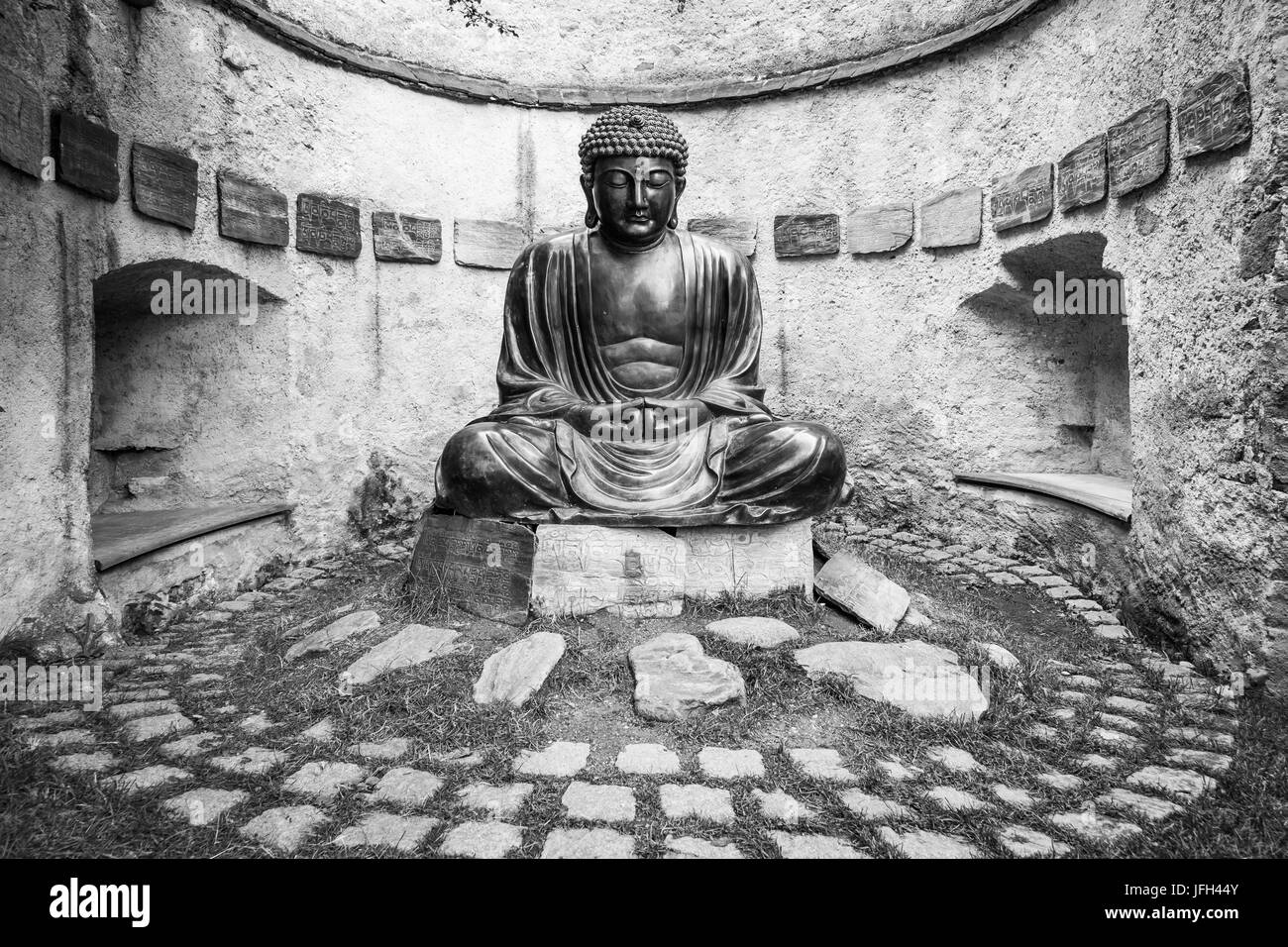 Statue de Bouddha japonais méditant Banque D'Images