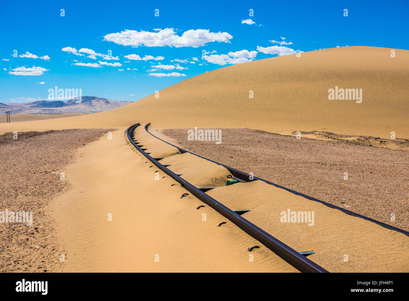 Les voies de chemin de fer après tempête de sable, la Namibie Banque D'Images