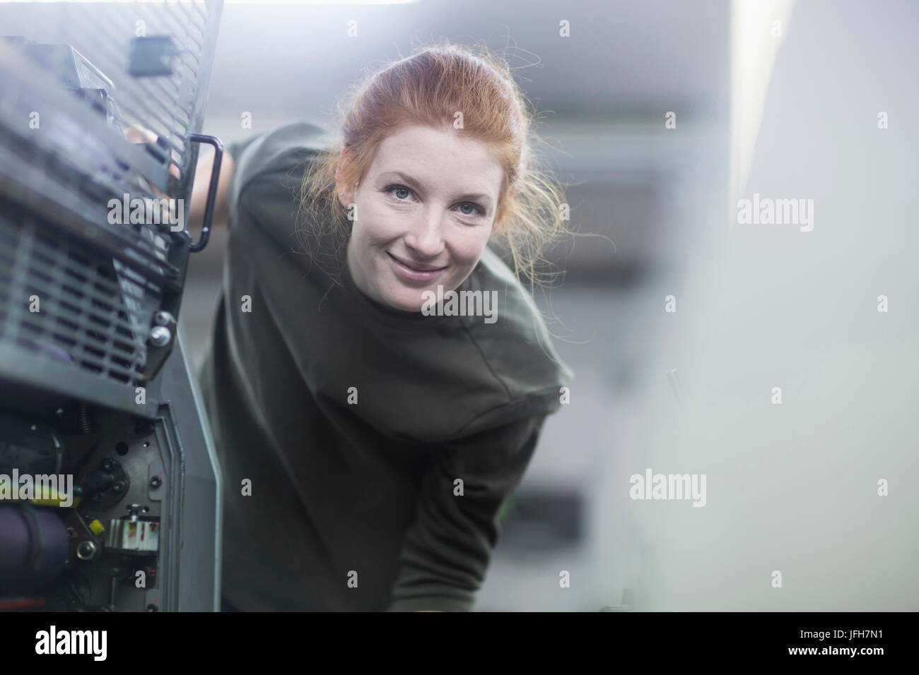 Portrait de belle worker par machine d'impression Banque D'Images