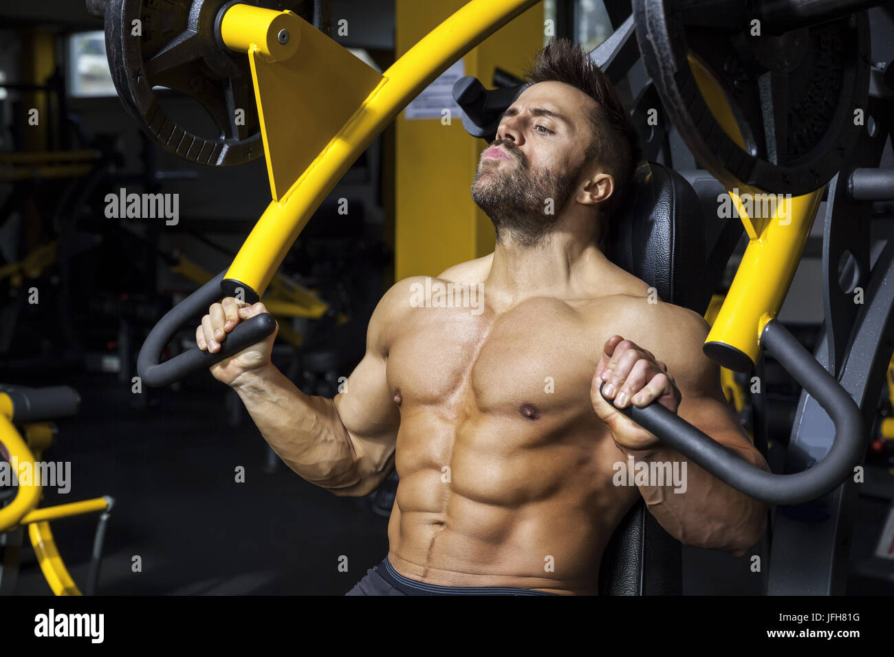 Handsome man bodybuilding barbu Banque D'Images