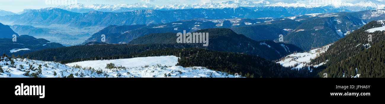 Beau panorama de montagne d'hiver (ou corne Rittner Ritten, Italie) Banque D'Images