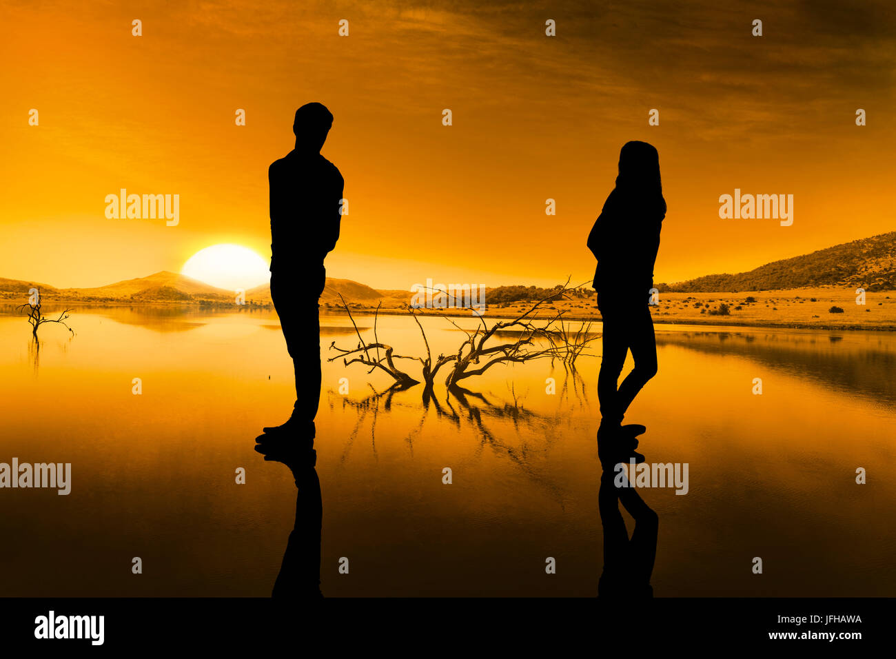 Image composite de triste couple standing back to back Banque D'Images