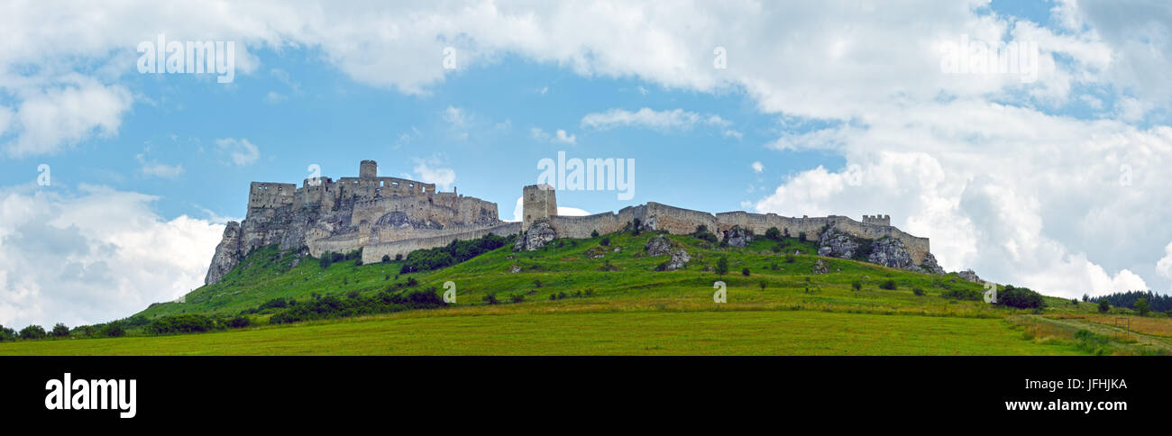 Les ruines de château de Spis Spissky Hrad ((ou). La Slovaquie. Banque D'Images