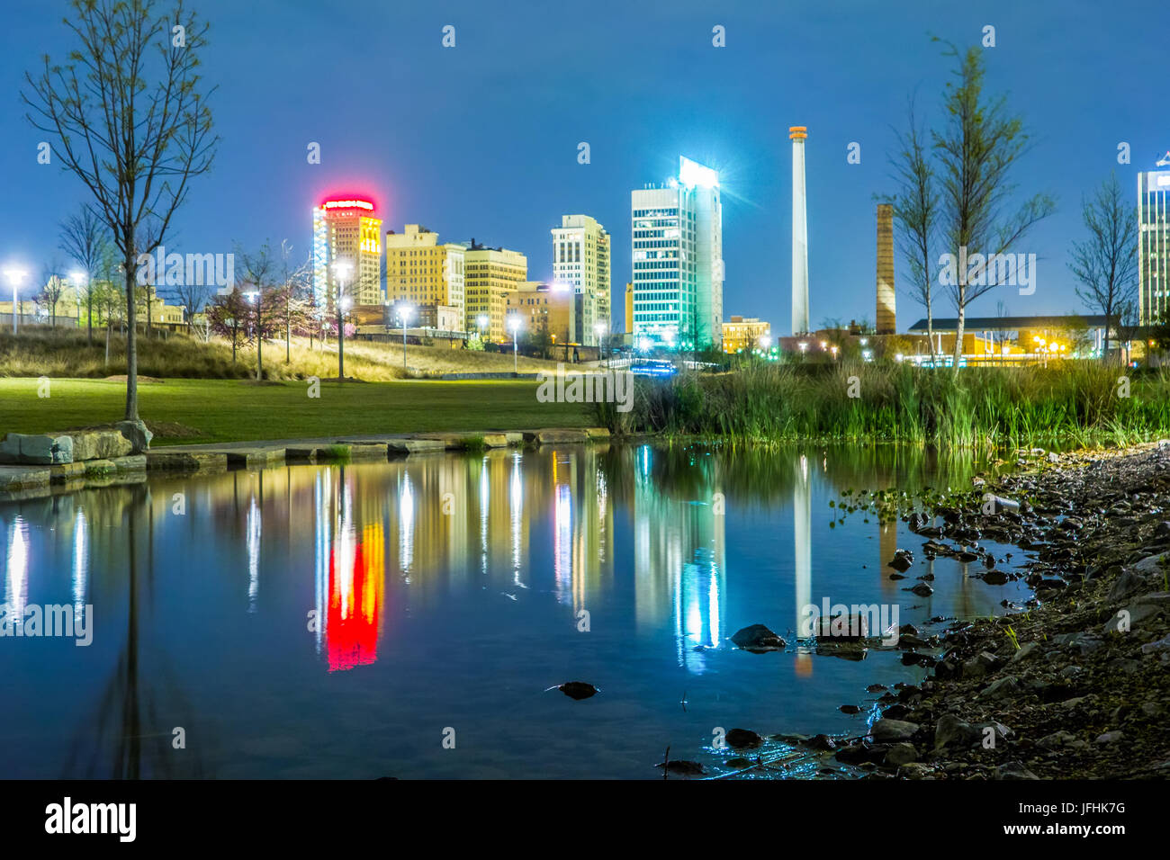 Skyline de Birmingham en Alabama de Railroad Park Banque D'Images