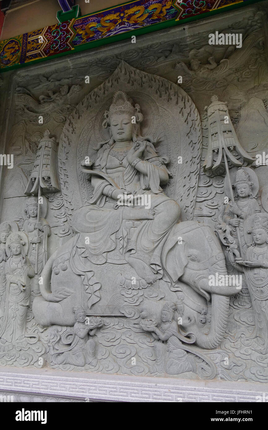 Hong Kong - Mar 31, 2017. La statue de bodhisattva à l'intérieur du temple, monastère Po Lin à Hong Kong. Le monastère Po Lin est situé à Ngong Pi Banque D'Images