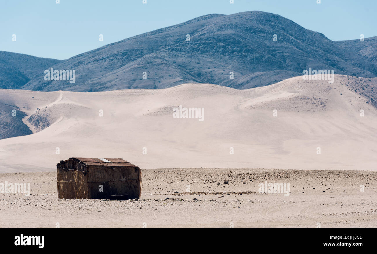 Le dirigeant d'une cabane dans la ville désertique de Purros, Namibie Banque D'Images