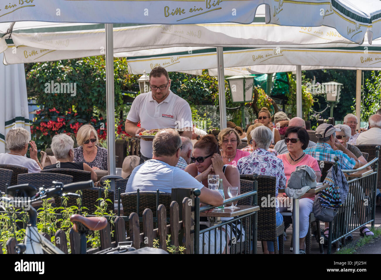 L'Europe, l'Allemagne, Rhénanie-Palatinat, dans la Moselle, vallée de la Moselle, Trèves, Trierer Moselle rive, partie de la ville de Zurlauben, Paulaner pub Banque D'Images