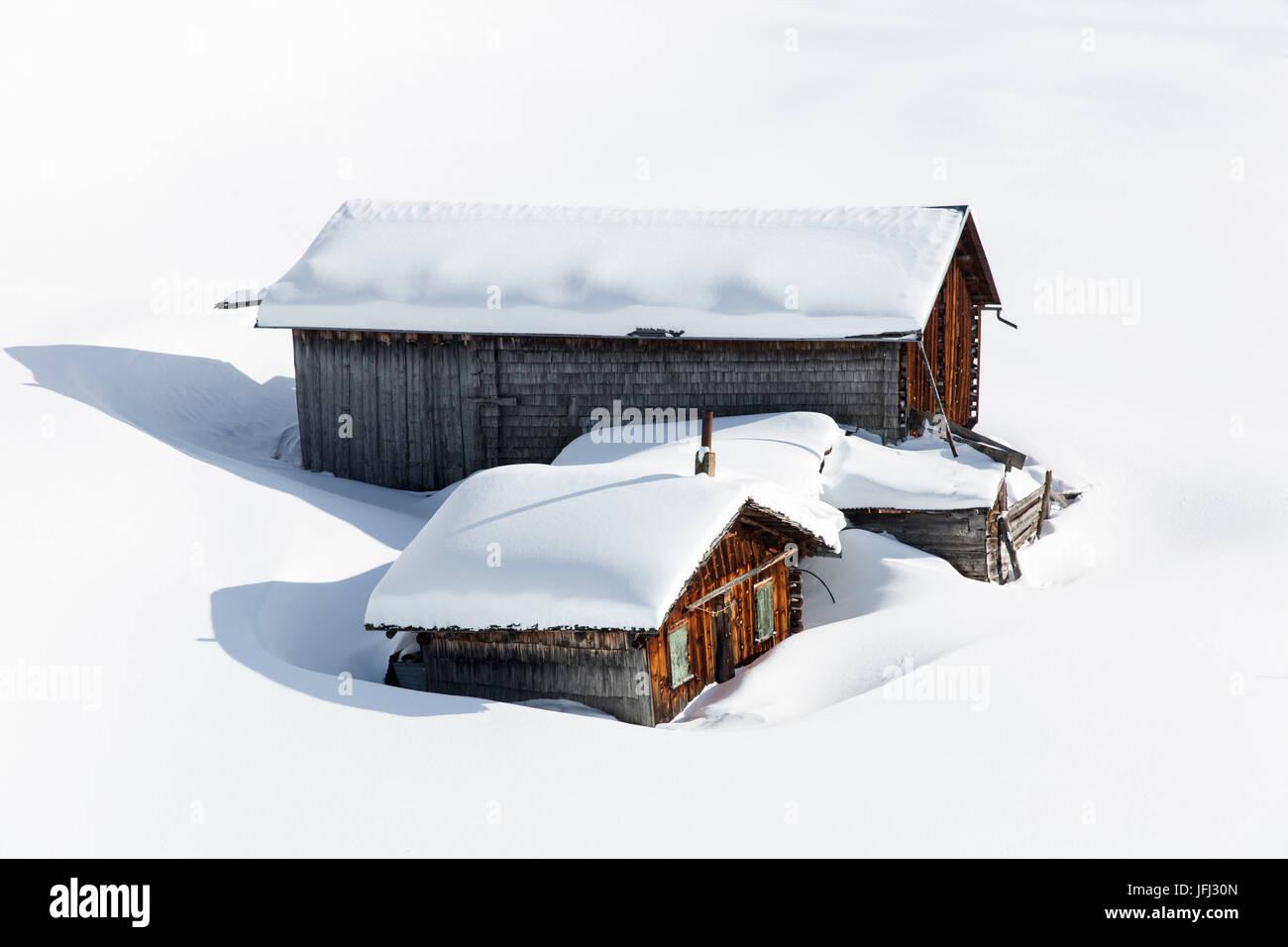 Snowbound alp hut dans le canton des Grisons Banque D'Images