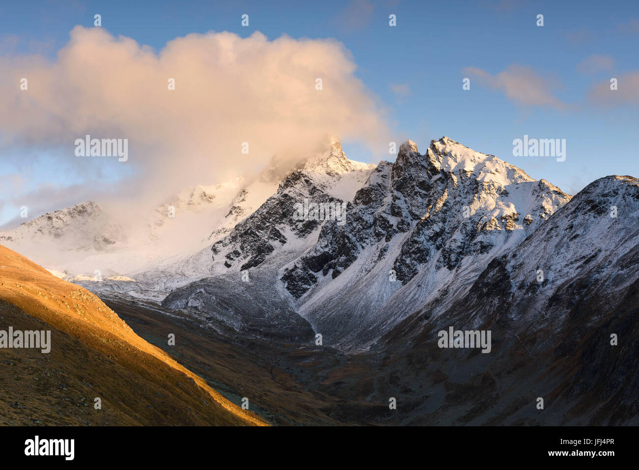Voir à la montagne enneigée (monde, Canton des Grisons, Suisse Banque D'Images
