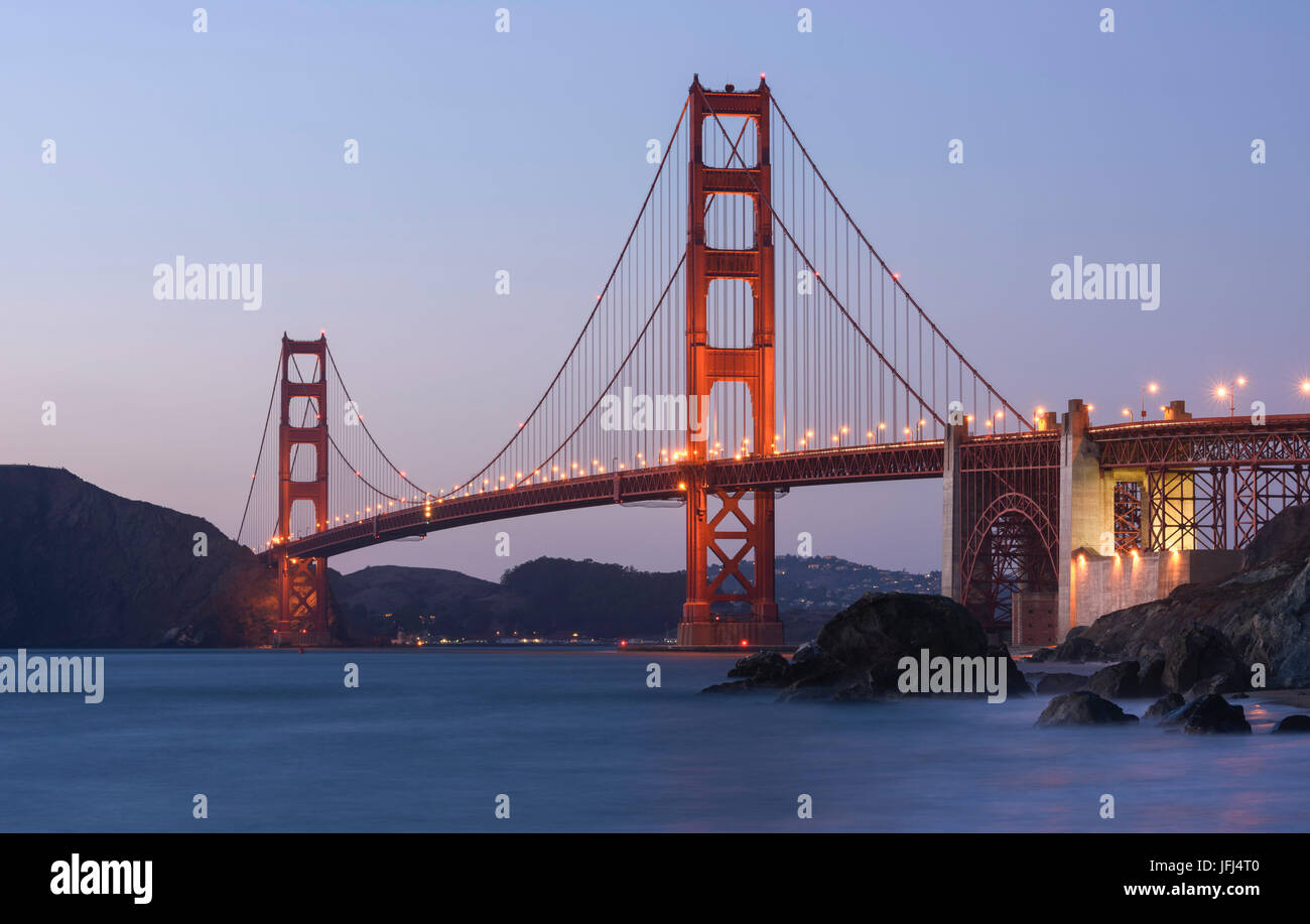 Le Golden Gate Bridge, dans la soirée, le USA, Californie, San Francisco Banque D'Images