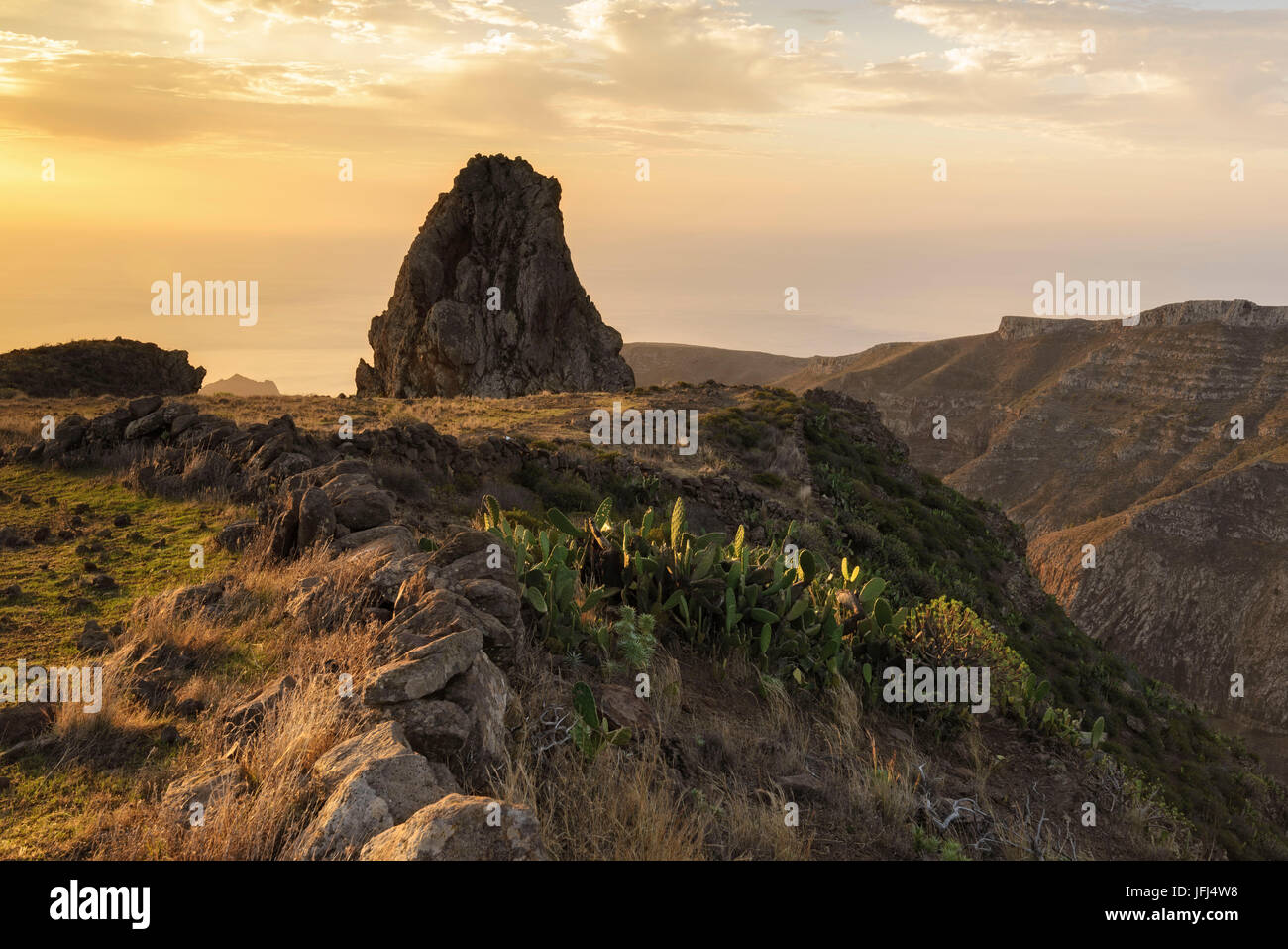 Roque au lever du soleil, la Gomera, Canary Islands, Spain Banque D'Images