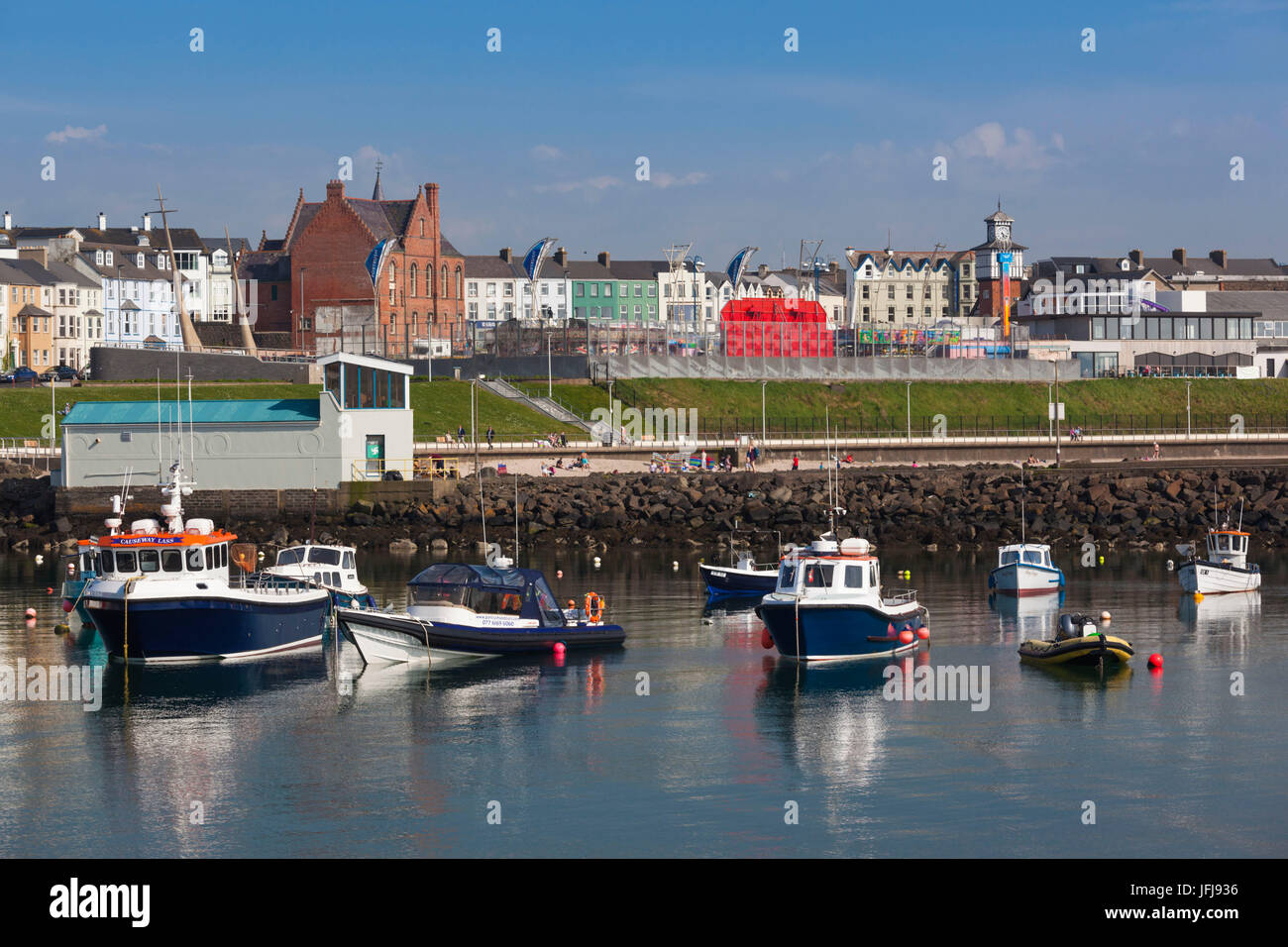 Royaume-uni, Irlande du Nord, County Antrim, Northern Ireland, port avec bateaux Banque D'Images