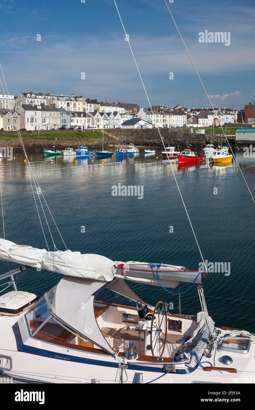 Royaume-uni, Irlande du Nord, County Antrim, Northern Ireland, port avec bateaux Banque D'Images