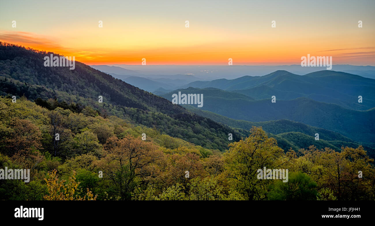 Le printemps à un panorama de Blue Ridge Parkway Appalaches Smoky Mountains Banque D'Images