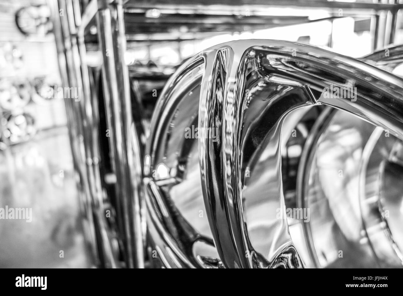 Roues en alliage de divers en magasin, selective focus. Banque D'Images