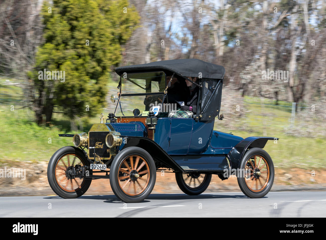 Vintage 1913 Ford T Turtle deck la conduite sur des routes de campagne près de la ville de Birdwood, Australie du Sud. Banque D'Images