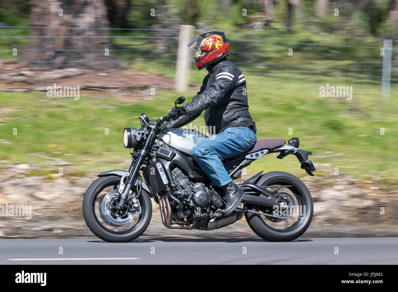 Moto Yamaha sur les routes de campagne près de la ville de Birdwood, Australie du Sud. Banque D'Images