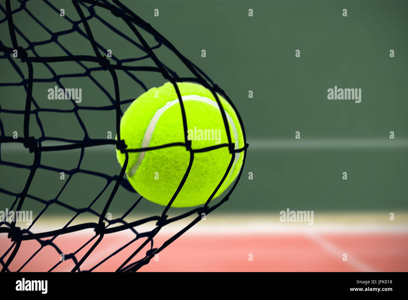 Tennis Ball Impact Banque d'image et photos - Alamy