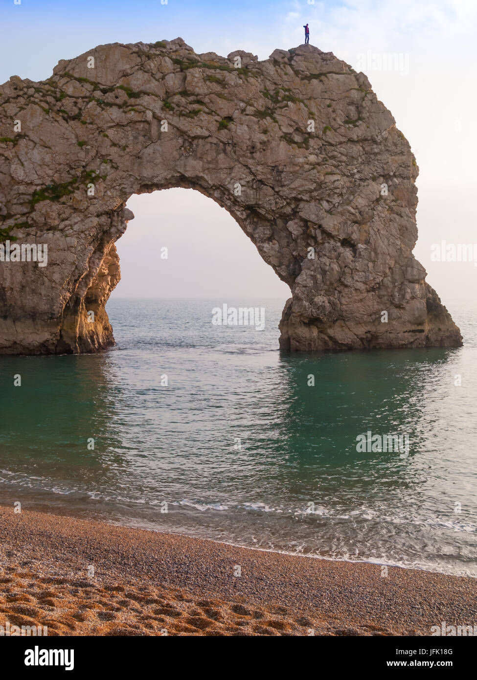 Le magificant Durdle Door arch et la plage fait partie de la succession de Lulworth et la Côte Jurassique, site classé au Patrimoine Mondial de Lulworth Cove Dorset UK Nr Banque D'Images