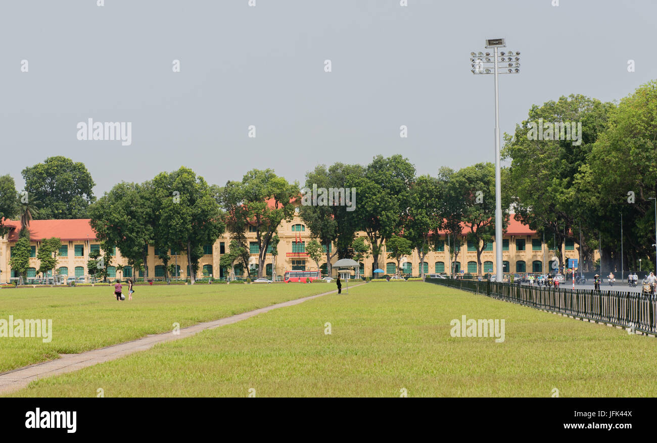 Regardez le bâtiment du gouvernement d'aujourd'hui à Hanoi, Vietnam Banque D'Images