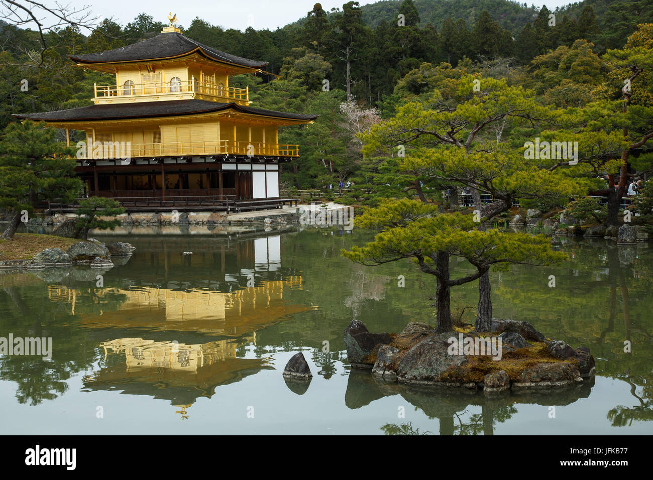 Or, le Temple Kinkaku-ji à Kyoto, Japon Banque D'Images