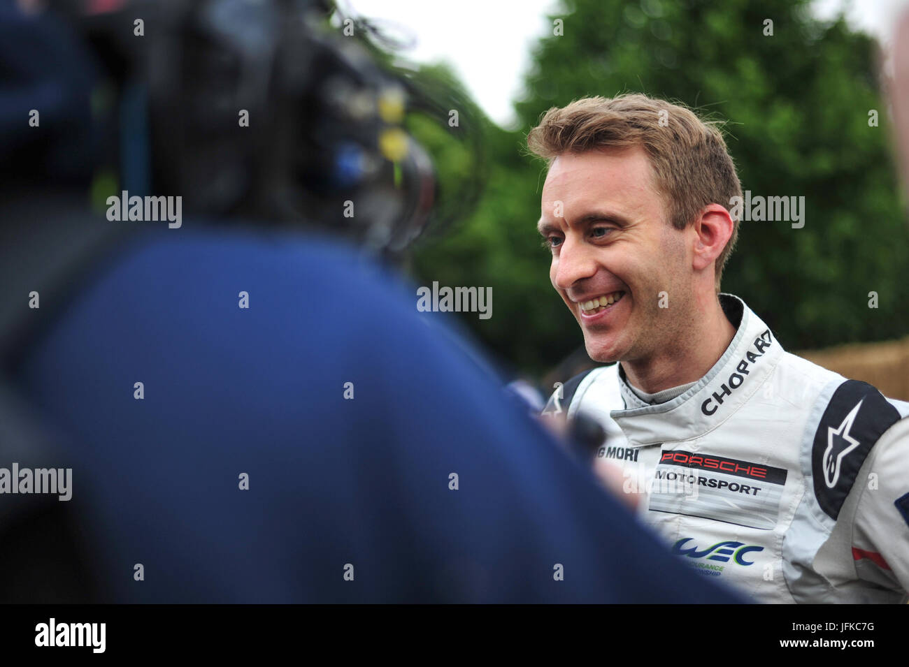 Goodwood, Chichester, Royaume-Uni. Samedi 1er juillet 2017. Timo Bernhard, qui a récemment remporté la Le Mans 24 heures de course avec Porsche, au Goodwood Festival of Speed, Goodwood, West Sussex, UK. © Kevin Bennett/Alamy News Banque D'Images