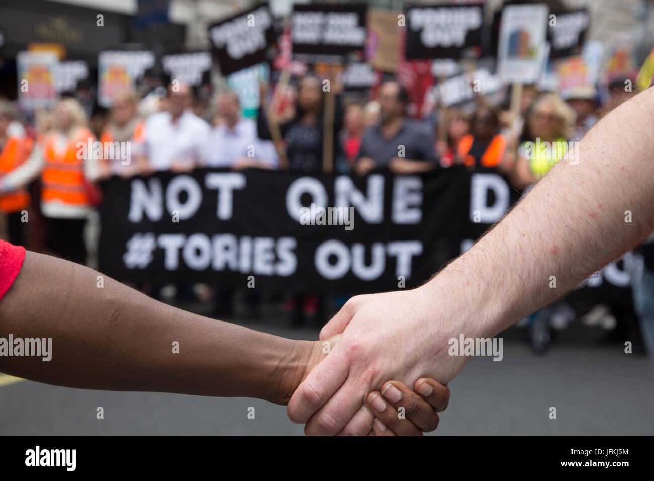 London UK 1er juillet 2017 Des milliers de manifestants de démonstration du gouvernement conservateur sur l'austérité l'aller. Credit : Thabo Jaiyesimi/Alamy Live News Banque D'Images