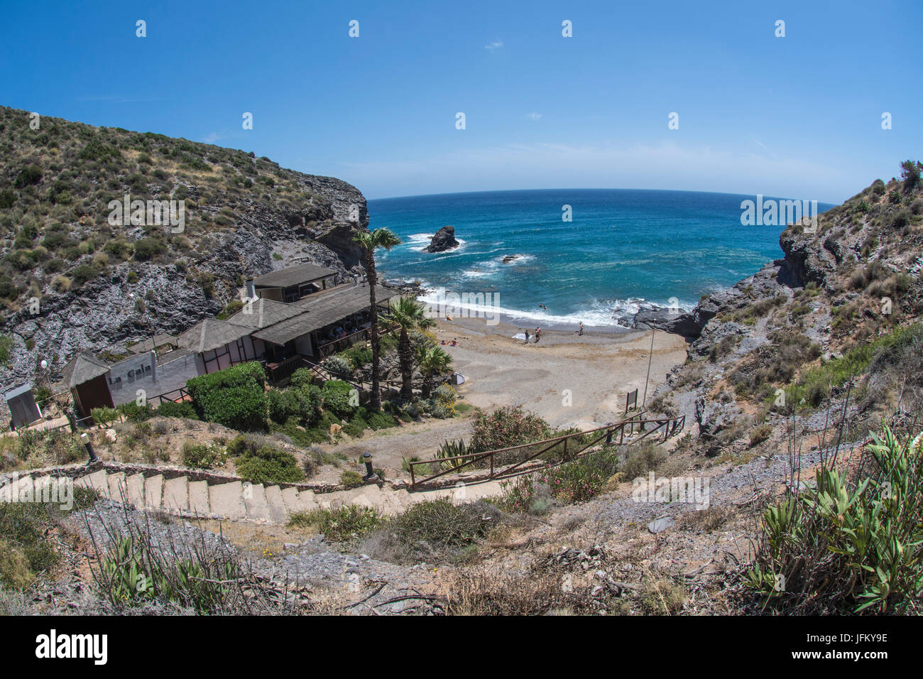 Fisheye vue sur la Cala Cala del Barco et Restaurant Bay à La Manga Club Resort à Murcia Espagne Banque D'Images