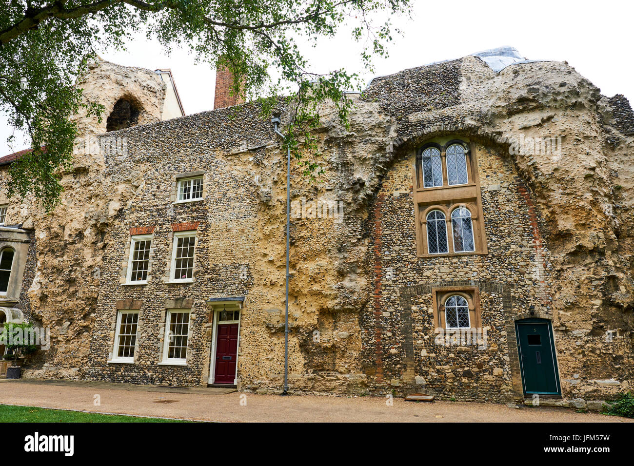 Maisons dans la grande cour de l'Église, Bury St Edmunds, Suffolk, UK Banque D'Images