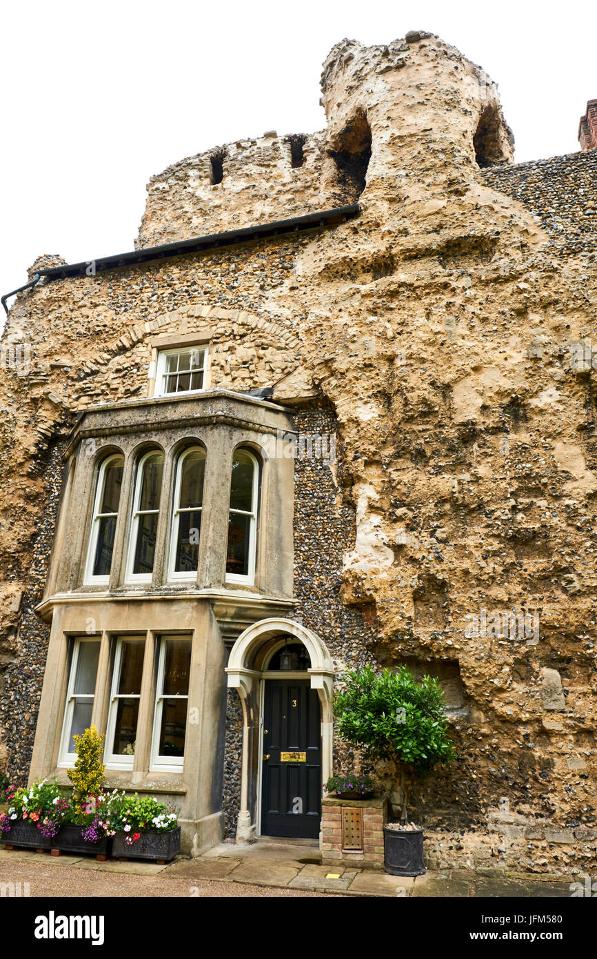 Maisons dans la grande cour de l'Église, Bury St Edmunds, Suffolk, UK Banque D'Images