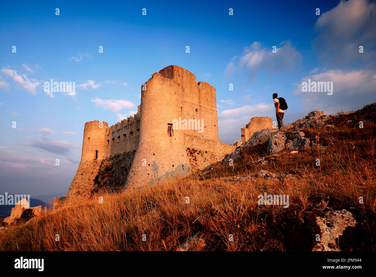 Ancien château médiéval de Rocca Calascio au coucher du soleil, l'Aquila, Abruzzo, Italie Banque D'Images