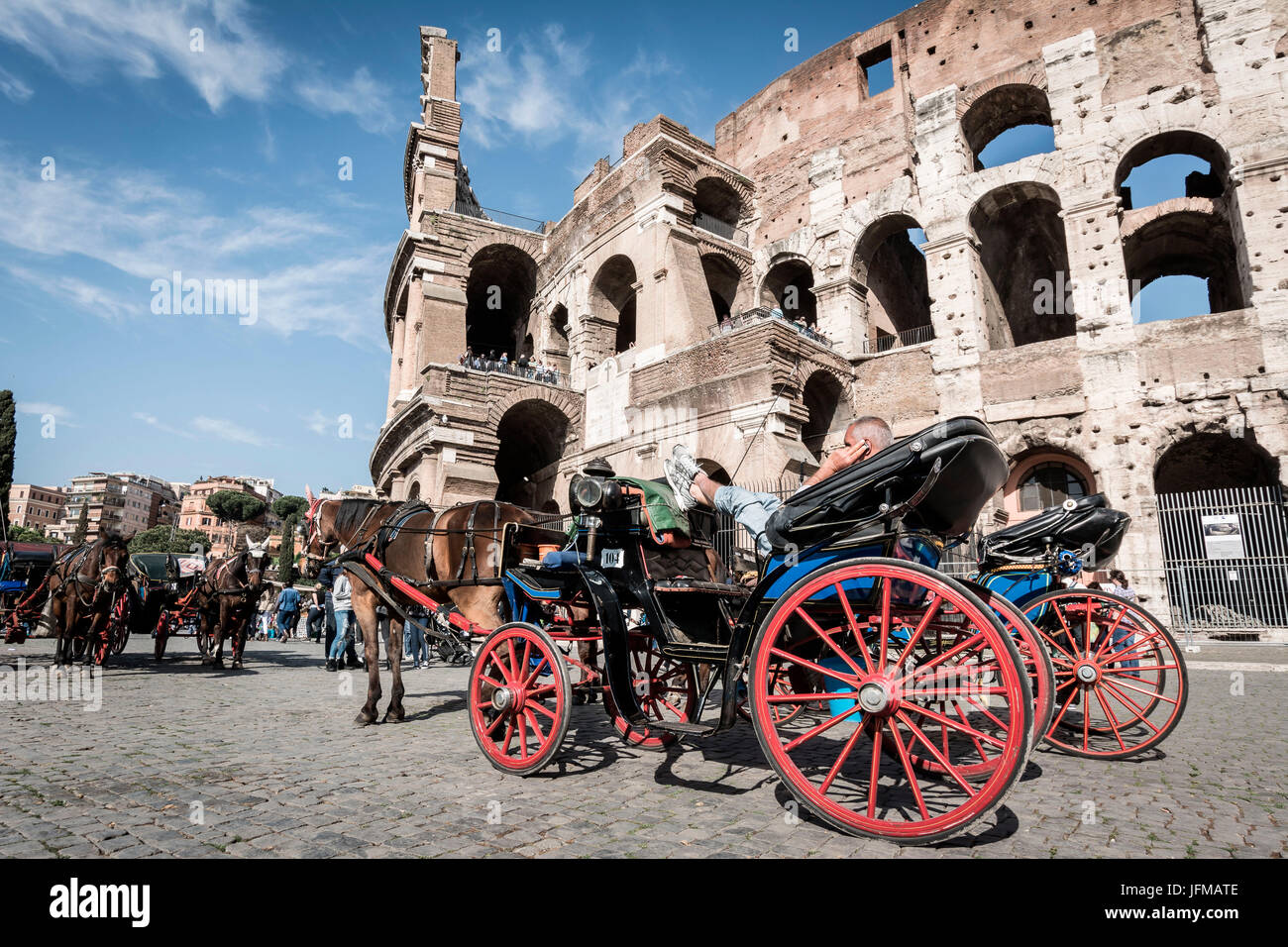 Rome, Latium, Italie, du Colisée, du transport et des touristes Banque D'Images